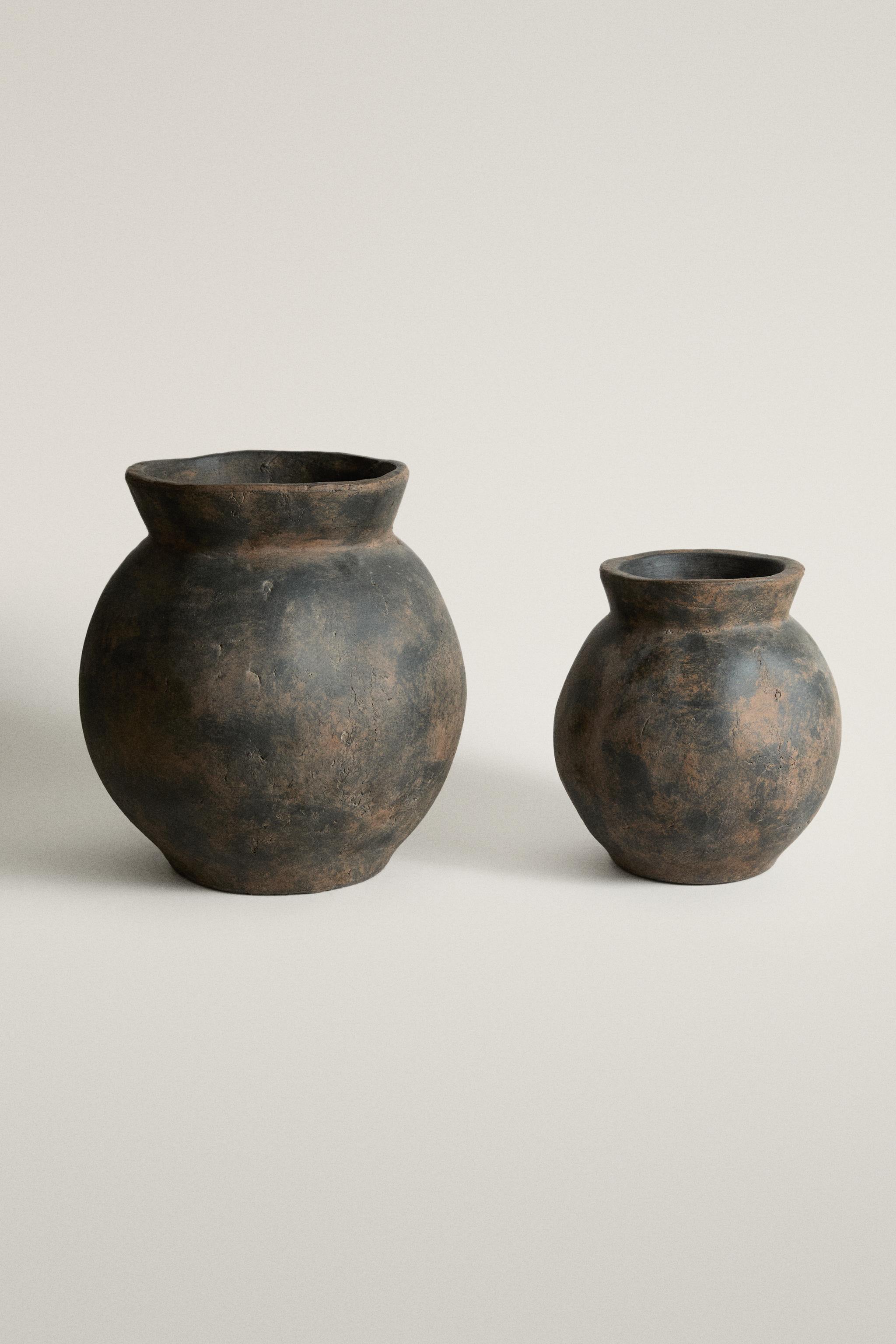 OVAL DECORATIVE CERAMIC VASE